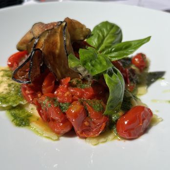 Osteria Quatro Pass - Ravioli with tomatoes, basil & fried eggplant - Italian Near Me - Varenna, SO Osteria Quatro Pass - Ravioli with tomatoes, basil & fried eggplant - Italian Near Me - Varenna, SO