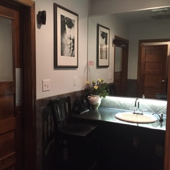 Fellini's - Really nice bathroom. I was shocked. - Pizza Near Me - Norfolk, Virginia