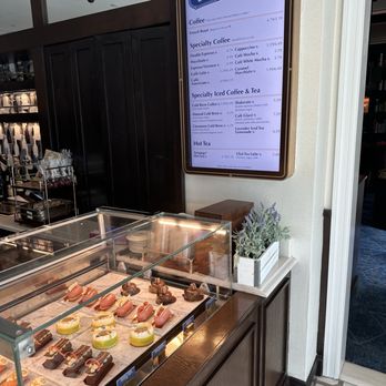 Le Petit Cafe - Cafes Near Me - Lake Buena Vista, Florida Le Petit Cafe - Cafes Near Me - Lake Buena Vista, Florida