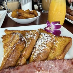 Jugo de Naranja Natural french toast Platanos Jugo de Naranja Natural french toast Platanos
