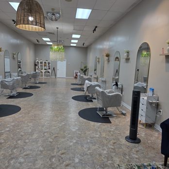 Queen’s Touch - Hair Stylists Near Me - Hampton, Georgia Queen’s Touch - Hair Stylists Near Me - Hampton, Georgia