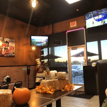 Doda's Pizza - Indoor seating - Pizza Near Me - Glendale, Arizona