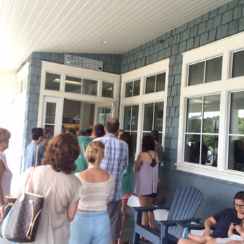 Donut Hole - Yes yes the lines are big but trust me they go fast!!! - Donuts Near Me - Inlet Beach, Florida