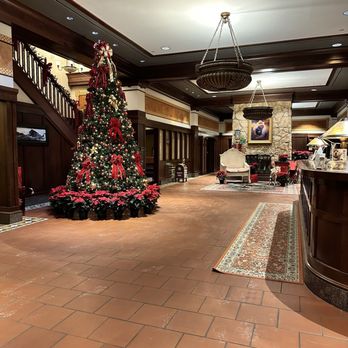 Hotel Pattee - The lobby is beautifully decorated for Christmas - Hotels Near Me - Perry, Iowa
