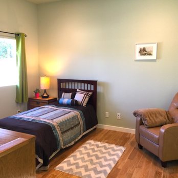 Evening Grace Senior Care Homes - Private bedroom - Assisted Living Facilities Near Me - Encino, California Evening Grace Senior Care Homes - Private bedroom - Assisted Living Facilities Near Me - Encino, California