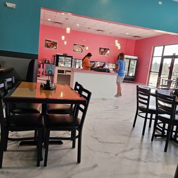 Lil' Dutch Bakery - he interior of a restaurant - Bakeries Near Me - Augusta, Georgia