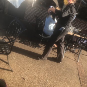 Cheddar's Scratch Kitchen - a woman with a face mask on - Comfort Food Near Me - Owensboro, Kentucky