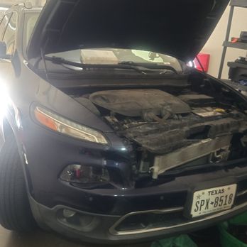 Javier Lugo Mechanic - Reemplazo de radiador - Auto Repair Near Me - Austin, Texas
