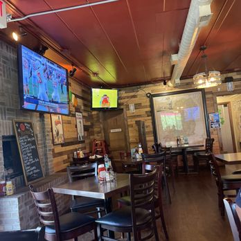 Rafferty's Irish Pub - the interior of the restaurant - Pubs Near Me - Countryside, Illinois Rafferty's Irish Pub - the interior of the restaurant - Pubs Near Me - Countryside, Illinois