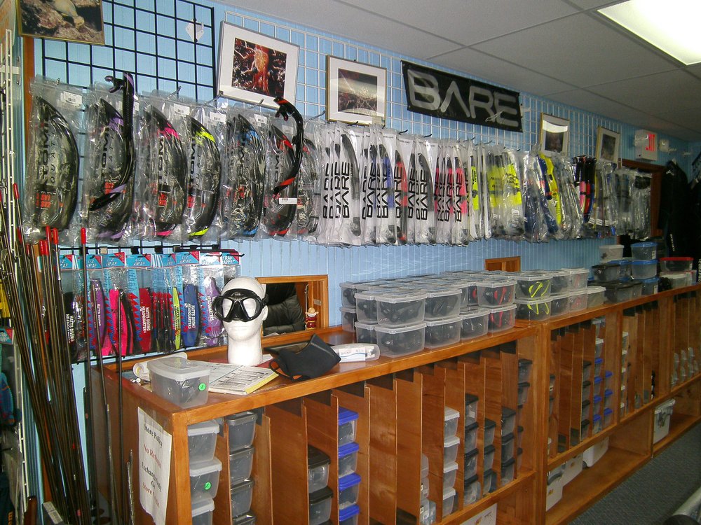 HATTS’ DIVING HEADQUARTERS Updated August 2024 2006 Front St