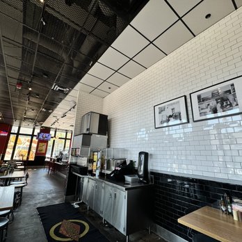 Fatburger - Vacant at 11am on Father's Day - Burgers Near Me - Garland, Texas