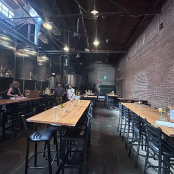 Four Peaks Brewing - Pubs Near Me - Tempe, Arizona