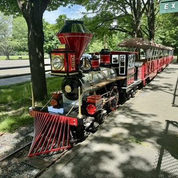 Look Memorial Park - Miniature replica of a circa-1863 C.P. Huntington steam locomotive. Rides are every half hour. - Playgrounds Near Me - Northampton, Massachusetts
