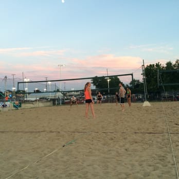 Maddens Lounge - Love playing at dusk. - Sports Bars Near Me - Davison, Michigan