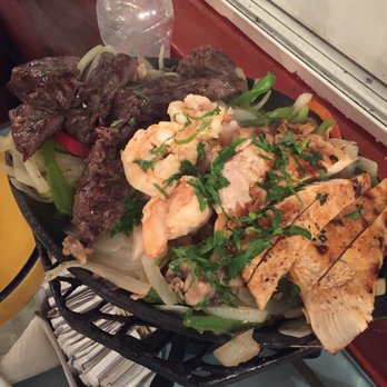 Pipi's - Supreme fajita (steak, shrimp, and chicken) - Mexican Near Me - Puerto Vallarta, JAL Pipi's - Supreme fajita (steak, shrimp, and chicken) - Mexican Near Me - Puerto Vallarta, JAL