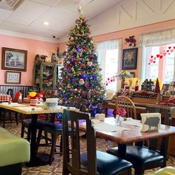 Hometown Country Kitchen - Beautiful Christmas dinning area