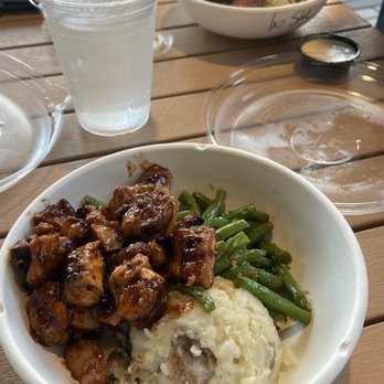 Fresh Kitchen - BBQ chicken, cauli mash & green beans - Vegetarian Near Me - Boca Raton, Florida Fresh Kitchen - BBQ chicken, cauli mash & green beans - Vegetarian Near Me - Boca Raton, Florida