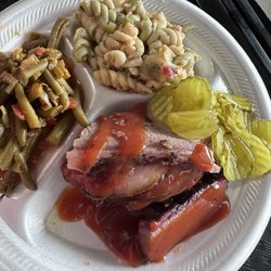 Partners BBQ - Brisket plate with 2 sides (green beans and Italian pasta salad)