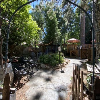 LouEddie's Pizza - Entering the beer garden/Pizzeria seating - Pizza Near Me - Skyforest, California LouEddie's Pizza - Entering the beer garden/Pizzeria seating - Pizza Near Me - Skyforest, California