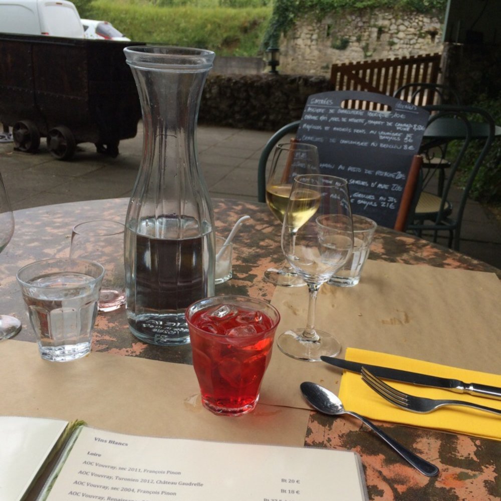 Auberge La Cave Martin - A perfect setting pour le dejeuner - Restaurants Near Me - Vouvray, 37