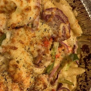Gamo's Pizza - Alfredo, topped with chicken, green peppers, onions - Chicken Wings Near Me - Camilla, Georgia