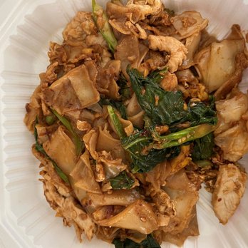 Tomi Thai Restaurant - Pad See Ew - Thai Near Me - Windsor, California