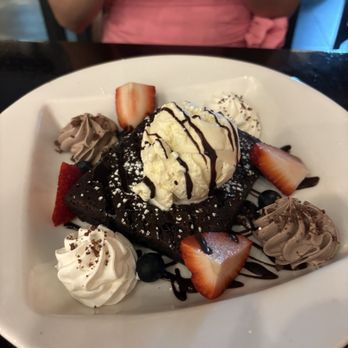 Entrevinos - Hot brownie with ice cream - Wine Bars Near Me - Carolina, Puerto Rico Entrevinos - Hot brownie with ice cream - Wine Bars Near Me - Carolina, Puerto Rico