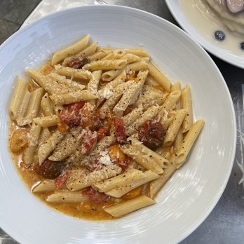 Bogart's Cafe - Pasta Pomodoro - Breakfast & Brunch Near Me - Honolulu, Hawaii