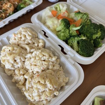 Hawaiian Grill Express - Macaroni salad and veggies from Family Meal - Hawaiian Near Me - Dublin, California