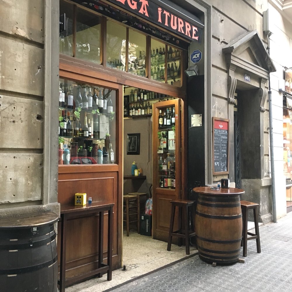 Bodega Iturre - Even a nice place for smokers hat can stay half inside/outside - Basque Near Me - Barcelona, B