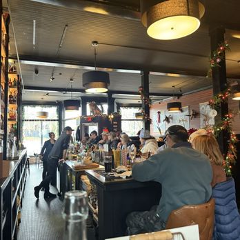 Prohibition Pig - bar area - Barbeque Near Me - Waterbury, Vermont