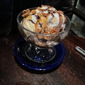 Henry's Tavern - Mud pie brownie sundae - New American Near Me - Denver, Colorado Henry's Tavern - Mud pie brownie sundae - New American Near Me - Denver, Colorado