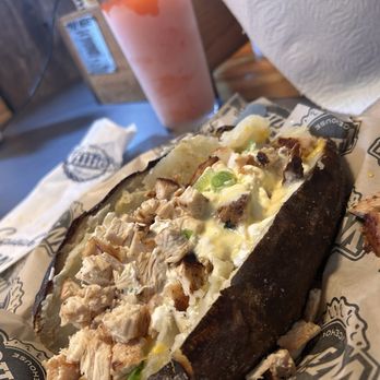 Willie's Grill & Icehouse - Baked Potato with chicken strawberry daiquiri - American Near Me - Kyle, Texas Willie's Grill & Icehouse - Baked Potato with chicken strawberry daiquiri - American Near Me - Kyle, Texas
