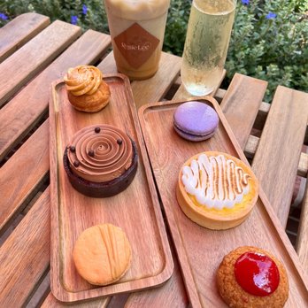 Choulala Pastries - Prosecco and dessert flight - Desserts Near Me - Winter Park, Florida Choulala Pastries - Prosecco and dessert flight - Desserts Near Me - Winter Park, Florida