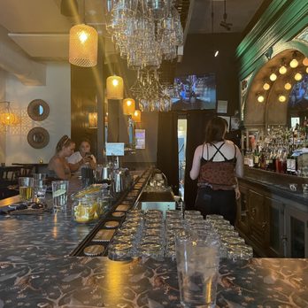 Dew Drop Inn - people at the bar - Gastropubs Near Me - Denver, Colorado