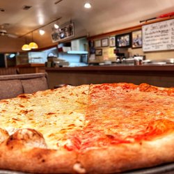 Roccos Pizza - White pizza and Cheese Pizza
