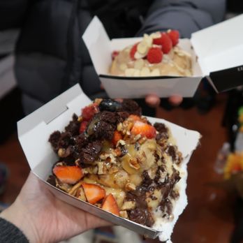 Cinnaholic - We getting high on sugar tonight! Go big or go home! Customized cinnamon roll! - Desserts Near Me - Seattle, Washington
