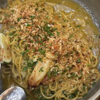Olili - Chili Crab Noodles - Desserts Near Me - Honolulu, Hawaii