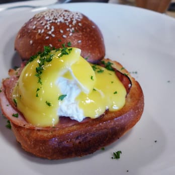 Brewtown Newtown - MINI EGG BENEDICT BRIOCHE ROLL - Breakfast & Brunch Near Me - Newtown, NSW