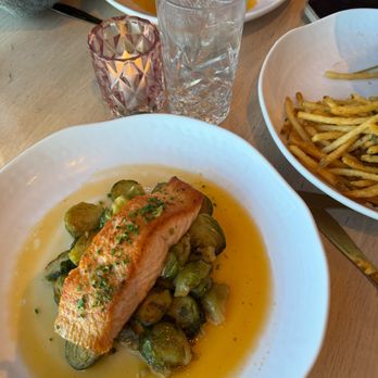 White Limozeen - Salmon - Cocktail Bars Near Me - Nashville, Tennessee