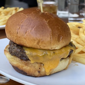 Haven Rooftop - Cheeseburger with truffle aioli sauce - Lounges Near Me - New York, New York