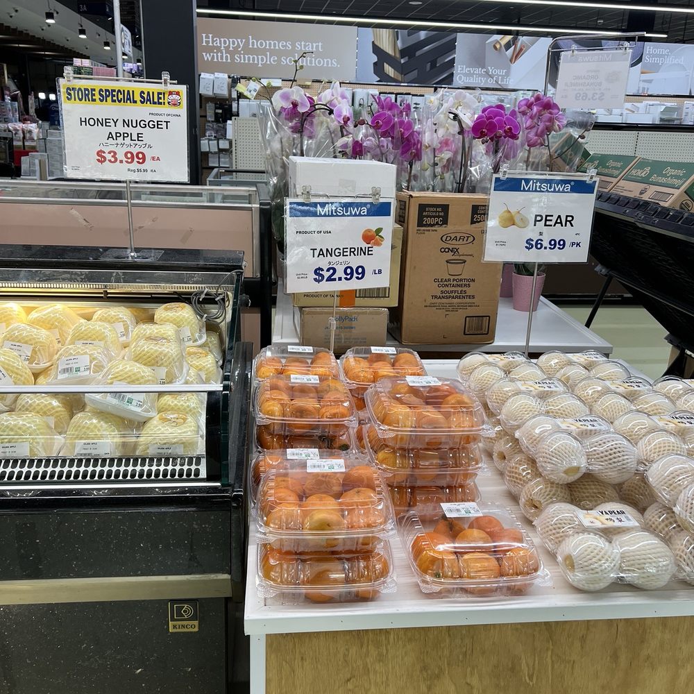 Mitsuwa Marketplace - Fruits - Japanese Near Me - Edgewater, New Jersey Mitsuwa Marketplace - Fruits - Japanese Near Me - Edgewater, New Jersey