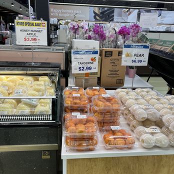 Mitsuwa Marketplace - Fruits - Japanese Near Me - Edgewater, New Jersey Mitsuwa Marketplace - Fruits - Japanese Near Me - Edgewater, New Jersey