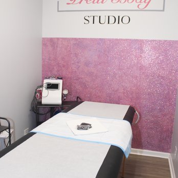 Forever Pretti Body Studio - Treatment room - Body Contouring Near Me - Schaumburg, Illinois Forever Pretti Body Studio - Treatment room - Body Contouring Near Me - Schaumburg, Illinois
