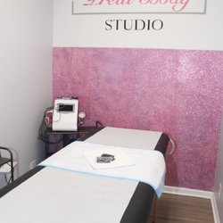 Forever Pretti Body Studio - Treatment room