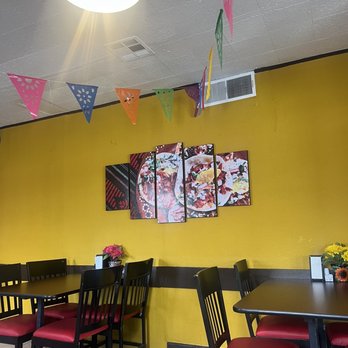 Aaajiji Tacos and Beer - Bright and cute decor - Tacos Near Me - El Paso, Texas Aaajiji Tacos and Beer - Bright and cute decor - Tacos Near Me - El Paso, Texas