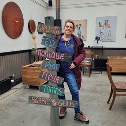 CreJOtief  - Een vrolijke familiepaal met alle namen van het gezin voor in de voortuin!