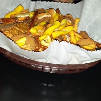 Alice's Lounge - Complimentary snack bowl - Dive Bars Near Me - Chicago, Illinois Alice's Lounge - Complimentary snack bowl - Dive Bars Near Me - Chicago, Illinois
