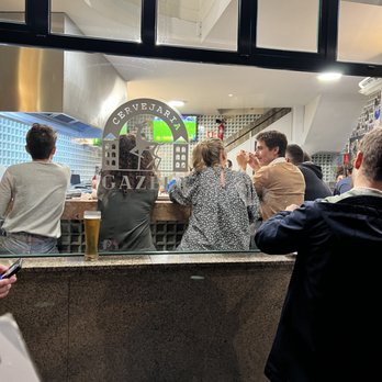 Cervejaria Gazela - view of inside - Hot Dogs Near Me - Porto, 13