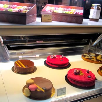 Eric Kayser - Goodies in the glass - Bakeries Near Me - Paris, 75